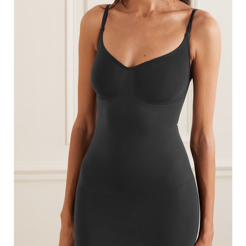 Skims Dress Shapewear - Picture 2 of 3